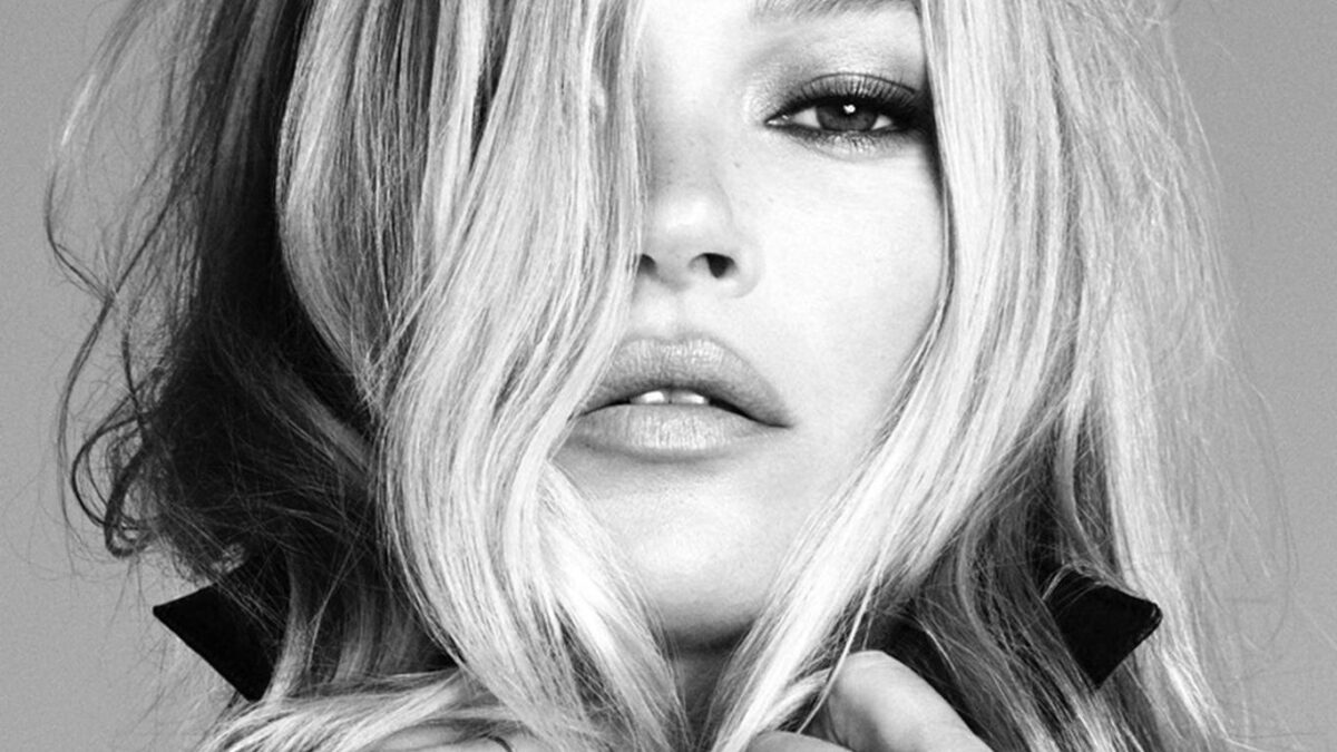 Nechápala som tmavú kontúrku na pery, ktorú nosila mama: Supermodel lips po vzoru 90. rokov sú späť!