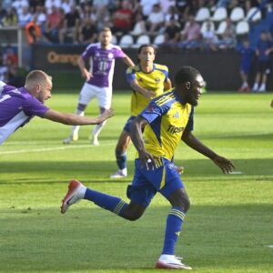 Futbalisti Michaloviec porazili Komárno, posunuli sa na čelo tabuľky.