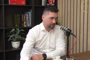 K. R. Neveďalová: K VECI #14 rozhovor s R. Takáčom