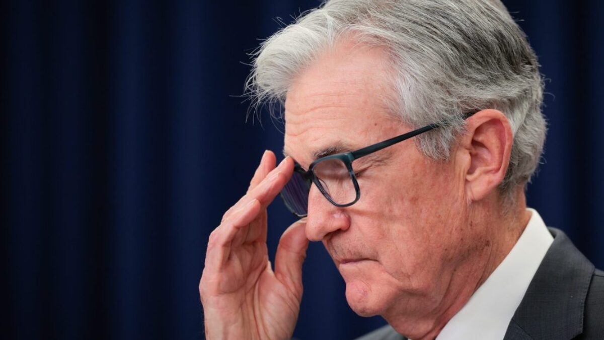 Predčasne sa uvoľňuje miesto v Fede, keďže Trump nalieha na radu, aby „prevzala kontrolu“, ak Powell nezníži úrokové sadzby.