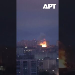 Séria výbuchov zasiahla Kyjev počas ruského náletu.