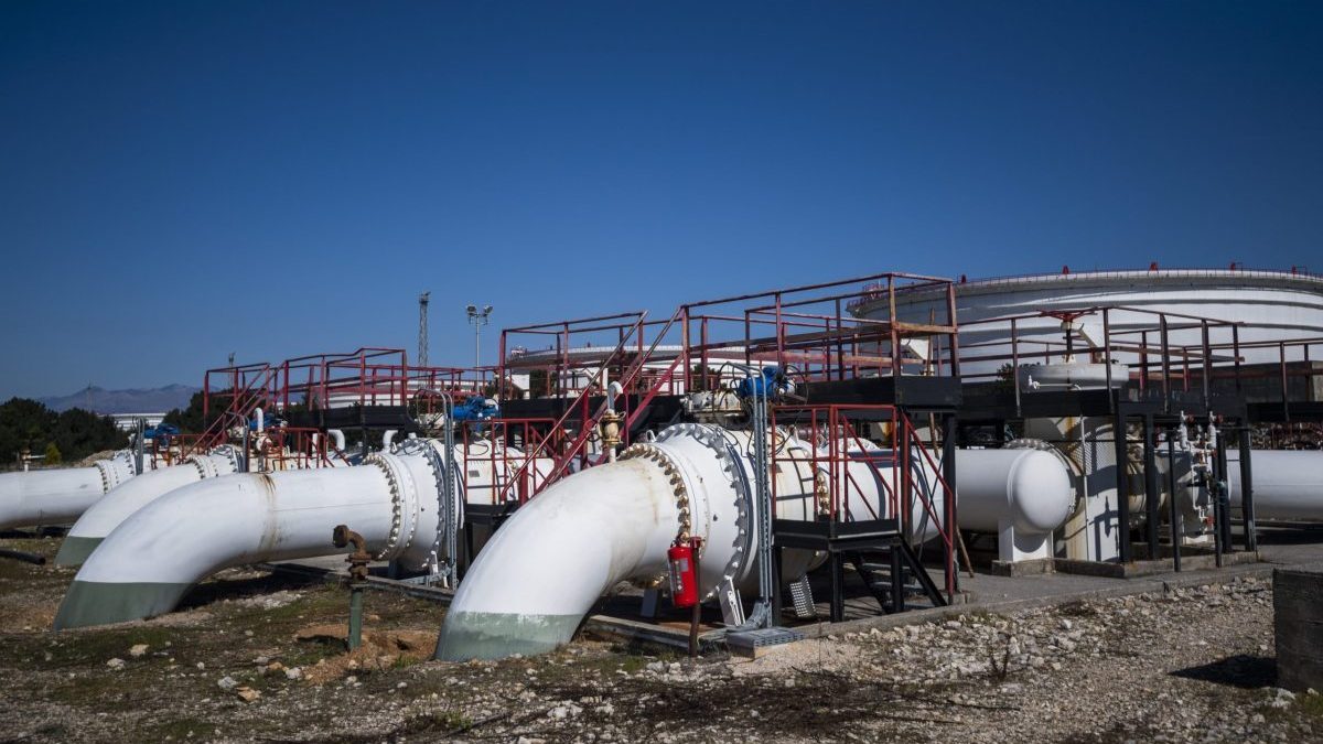 Indické štátne rafinérie pozastavili odber ruskej ropy.