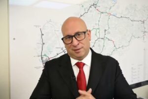 J. RÁŽ: ŠTÁT UŽ VLASTNÍ PRÍSTAVY V BRATISLAVE AJ V KOMÁRNE