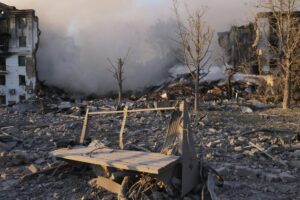 Počet obetí ruského útoku na ukrajinskú metropolu stúpol.