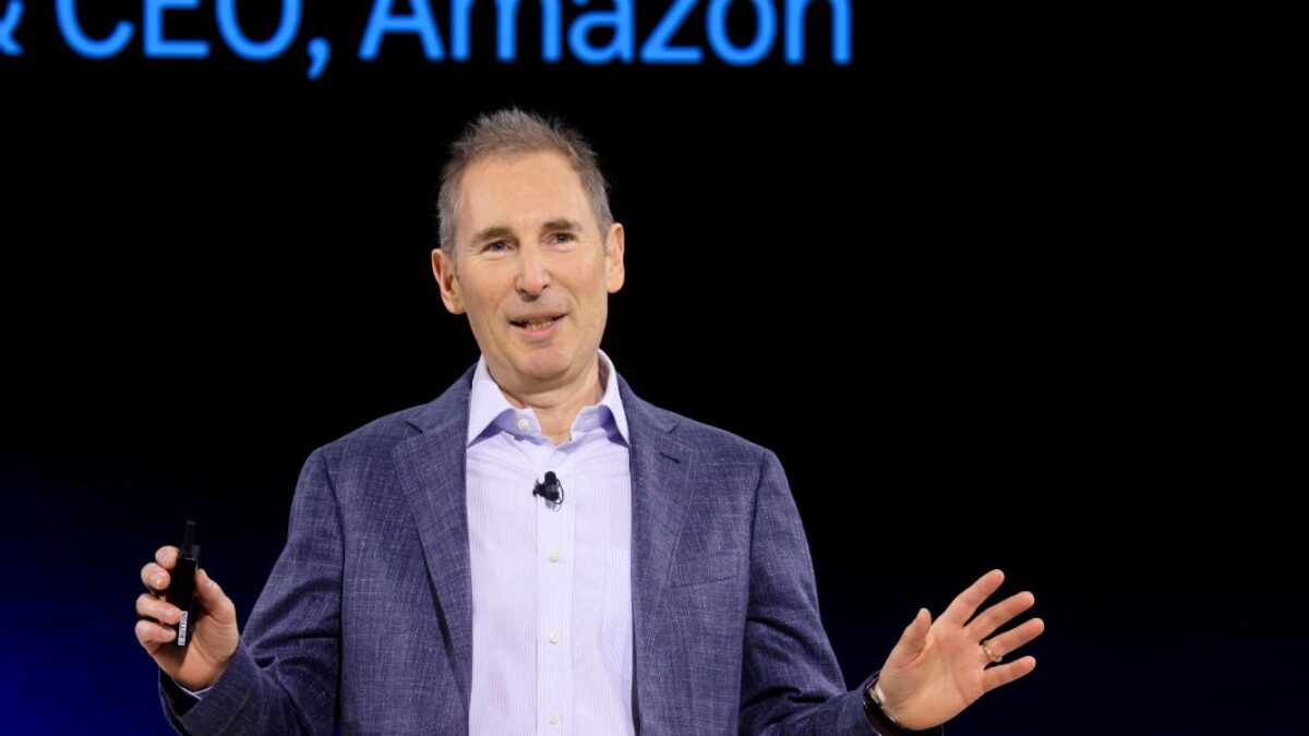 Andy Jassy počas konferenčného hovoru o ziskoch spustil 8-minútovú obhajobu stratégie Amazonu v oblasti AI.