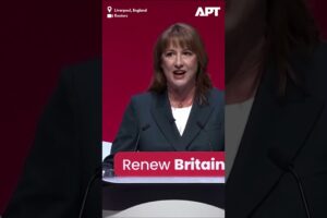 Rachel Reeves prerušená propalestínskym protestujúcim počas prejavu v Liverpoole...