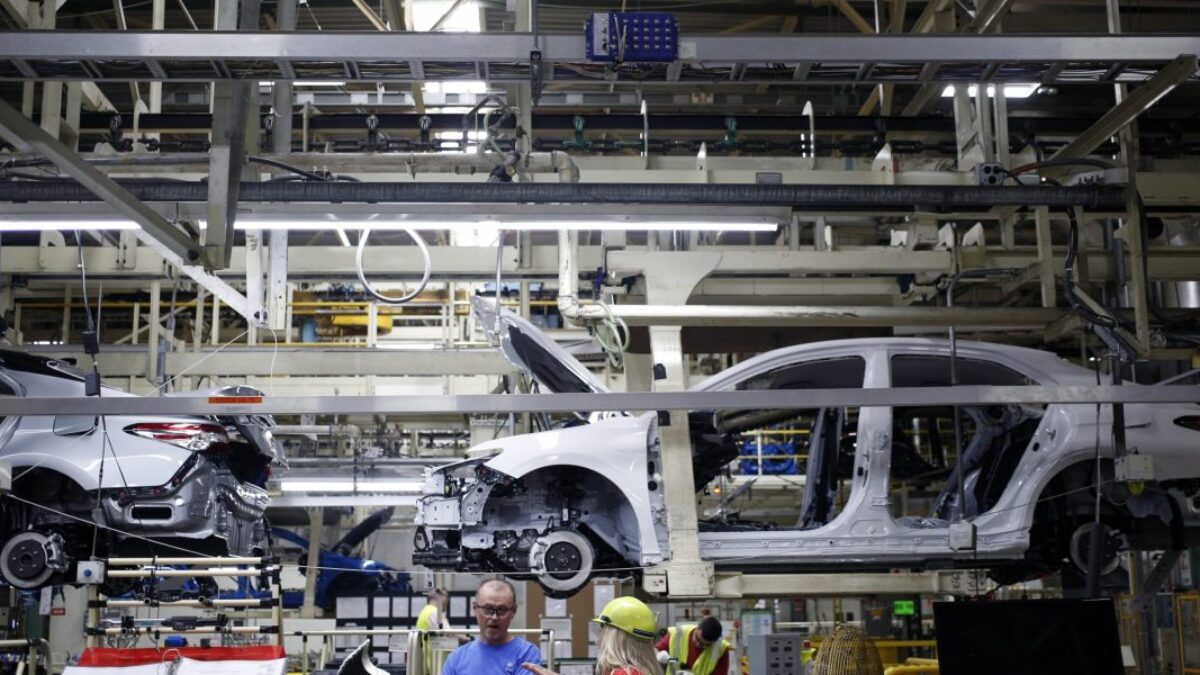 Trumpove clá už podnecujú japonské spoločnosti presúvať viac výroby do USA.