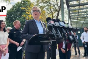 Guvernérka Oregonu tvrdí, že Trump zneužíva svoju moc nariadením nasadenia jedno...