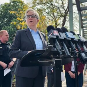 Guvernérka Oregonu tvrdí, že Trump zneužíva svoju moc nariadením nasadenia jedno...