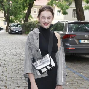 Video: Toto je dcéra známeho herca Martina Myšičku z Ulice. Odštartovala kariéru...