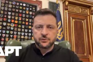 Zelenskyj hlási ťažké ruské straty a odsudzuje Putinove klamstvá. Zelenskyj hlási ťažké ruské straty a odsudzuje Putinove klamstvá.