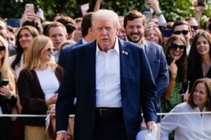 Podniky sa pripravujú na nútené dovolenky, stratu dát a politickú paralýzu s blí...