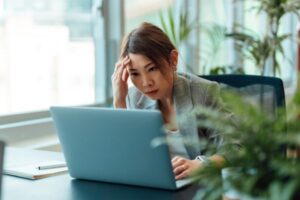 GettyImages-2194273733-e1758907626872.jpg Otázky, ktoré si musia spoločnosti položiť o vízach H-1B po Trumpovom poplatku 1...