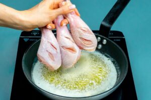 Naučil som všetkých svojich kamarátov robiť lepšie kuracie stehienka ako z KFC!