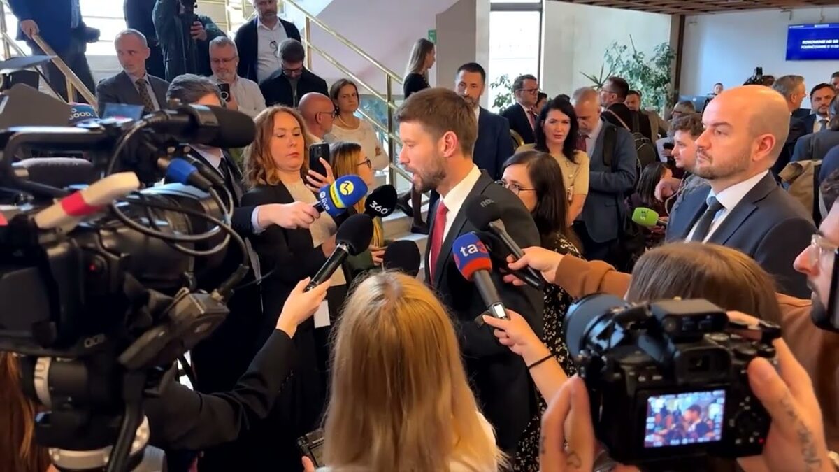 Matovičovi poslanci hlasovali s mafiou za zmenu ústavy | Tlačový brífing PS, 26. september 2025