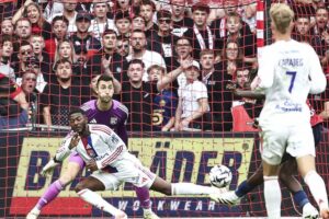 Greif hviezdou zápasu a v zostave kola, jeho zákroky v Lyone ospevujú Francúzi