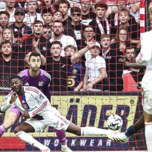 Greif hviezdou zápasu a v zostave kola, jeho zákroky v Lyone ospevujú Francúzi