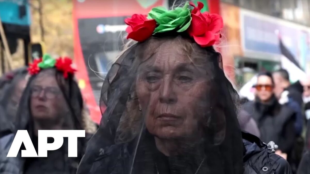 Sledujte: Pochod pro-palestínskych protestov v Liverpoole pred konferenciou Labouristickej strany.