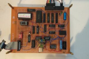 Nadšenec chcel postaviť najhoršiu grafickú kartu s 128KB ROM, no VGA rozlíšenie ...