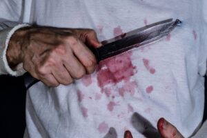 Vypil 20 pív, potom umlátil svokru paličkou na mäso a pobodal deti. Vrah Tvrdík ...