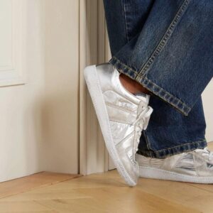 Horúci tovar jesene 2025: Metalické tenisky sú aktuálny módny megahit. Viete, ak...