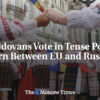 Moldavci hlasujú v napätých voľbách, rozdelení medzi EÚ a Rusko