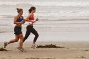 Tipy, ako zatočiť s ovisnutou kožou