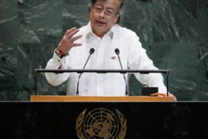 USA zrušili víza kolumbijskému prezidentovi po tom, čo sa zúčastnil protestu a v...