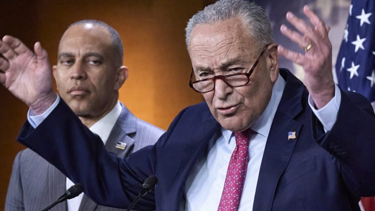 Trump sa v pondelok stretne s poprednými predstaviteľmi Kongresu pred stredajšou polnocou, ktorá je hraničným termínom pre zastavenie financovania vlády.