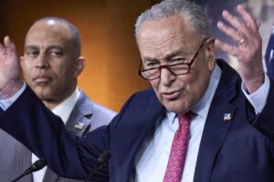 Trump sa v pondelok stretne s poprednými predstaviteľmi Kongresu pred stredajšou...