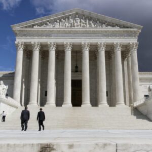 Trump žiada Najvyšší súd, aby podporil jeho obmedzenia občianstva rodom a zvráti...