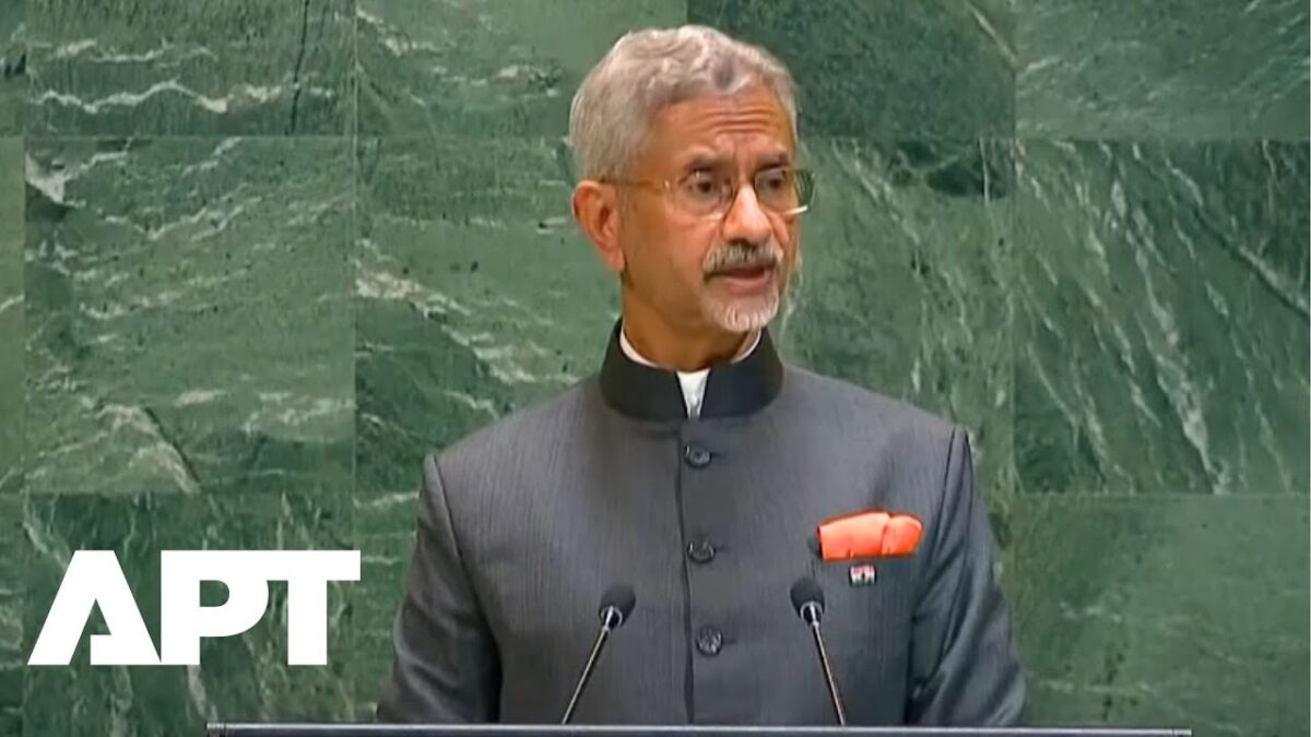 Indický minister Jaishankar na Valnom zhromaždení OSN o terore, mieri a globálnych reformách.
Indický minister zahraničných vecí Jaishankar vystúpil na pôde OSN s prejavom zameraným na terorizmus, mier a potrebné globálne zmeny.