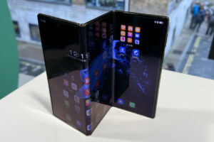 Úniky o novom Samsung Galaxy Z Tri-fold naznačujú kľúčové funkcie softvéru a zoo...