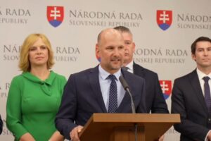 Fico ohrozuje bezpečnosť Slovenska