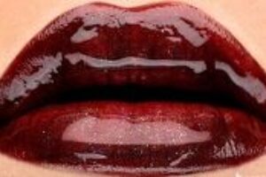 4 tipy, ako bojovať s popraskanými perami