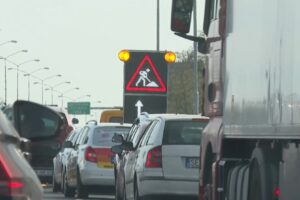 ilustrak-1.jpg Výstavba protihlukovej steny na diaľnici D2 komplikuje dopravu.