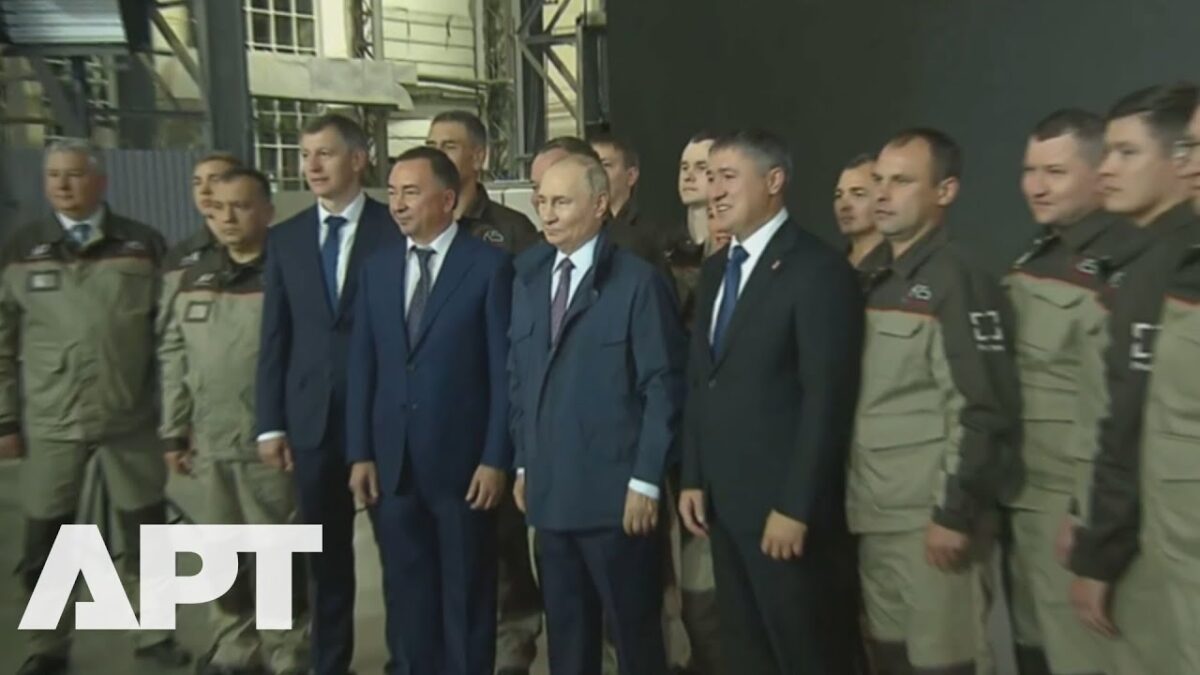 Putin navštívil závod v Perme, epicentrum tridsaťnásobného nárastu výroby zbraní.