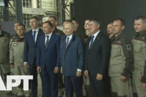 Putin navštívil závod v Perme, epicentrum tridsaťnásobného nárastu výroby zbraní...