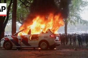 Násilie prepuklo počas pravicového protestu v Holandsku pred voľbami