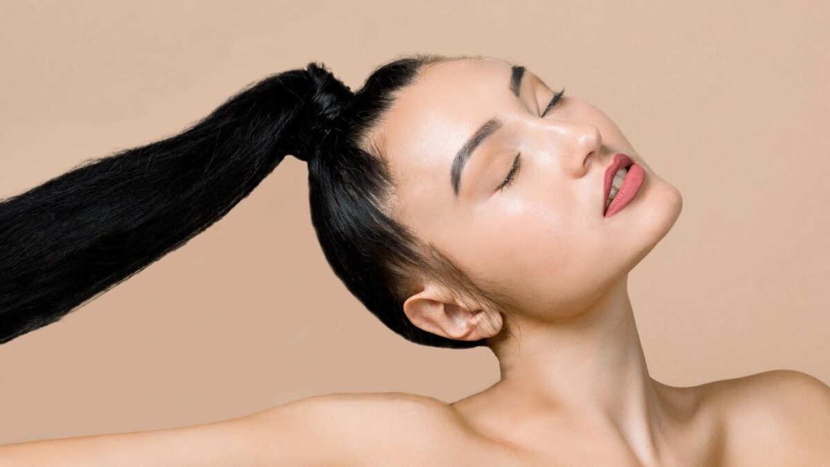 Trichologička varuje: 5 vecí, ktoré by vlasom neurobila. Nenoste cop! Vlasy sa posunú a už nenarastú.