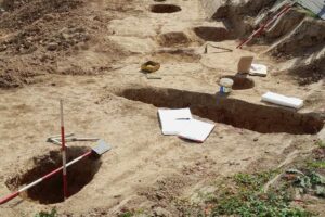 Nečakaný nález prekvapil archeológov. Praveká osada ležala pod cestou a cintorín...