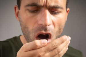 Smrdí vám z úst, aj keď si poctivo čistíte zuby? Smrdí vám z úst, aj keď si poctivo čistíte zuby? Príčin môže byť hneď niekoľko