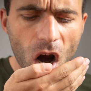 Smrdí vám z úst, aj keď si poctivo čistíte zuby? Smrdí vám z úst, aj keď si poctivo čistíte zuby? Príčin môže byť hneď niekoľko