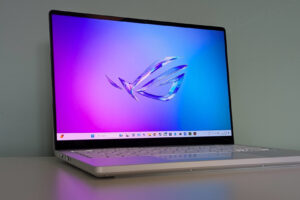 <p><strong>Asus ROG Zephyrus G14 (2025): Prekvapivo výkonný, ale horúci</strong>...