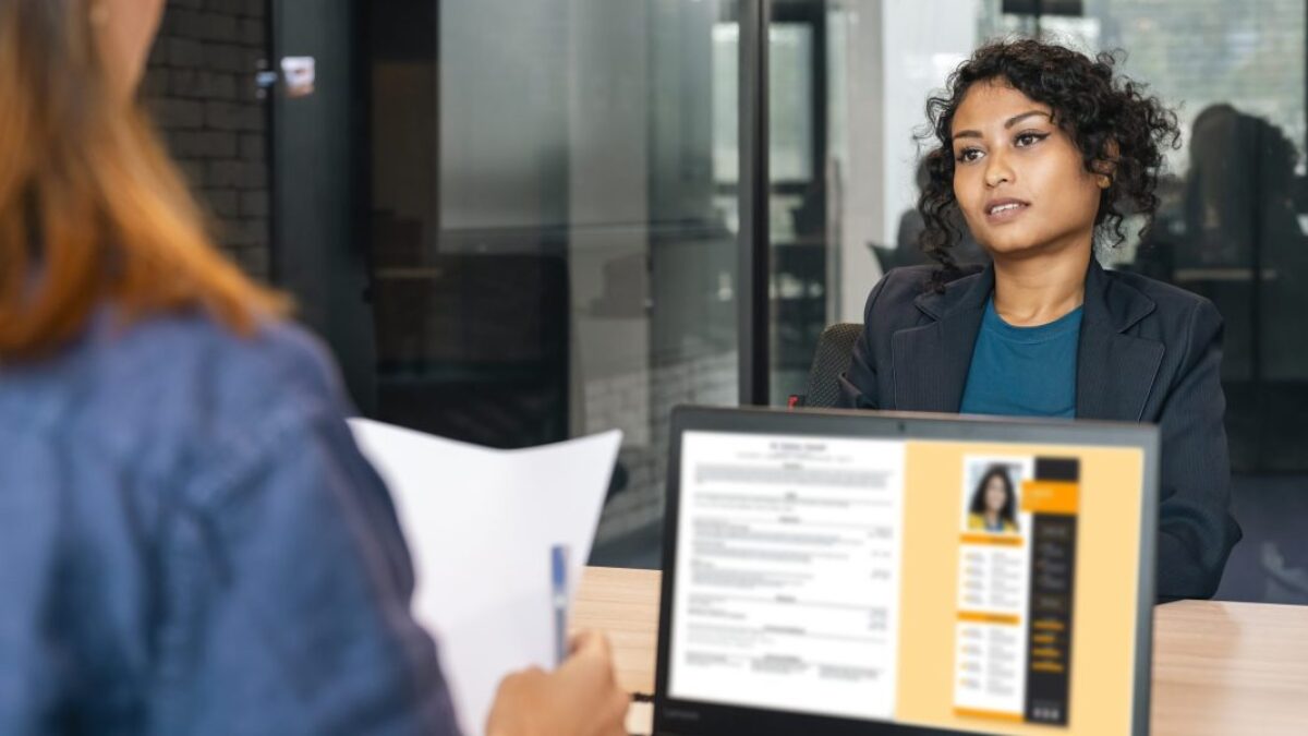 Generálny riaditeľ spoločnosti Goodwill tvrdí, že manažéri najímania obchádzajú svojich šéfov a hľadajú zamestnancov s vysokoškolským diplomom, nie so zručnosťami.