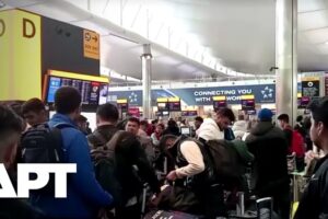 Sledovanie: Cestujúci uviaznutí kvôli kybernetickému útoku na letisku Heathrow.