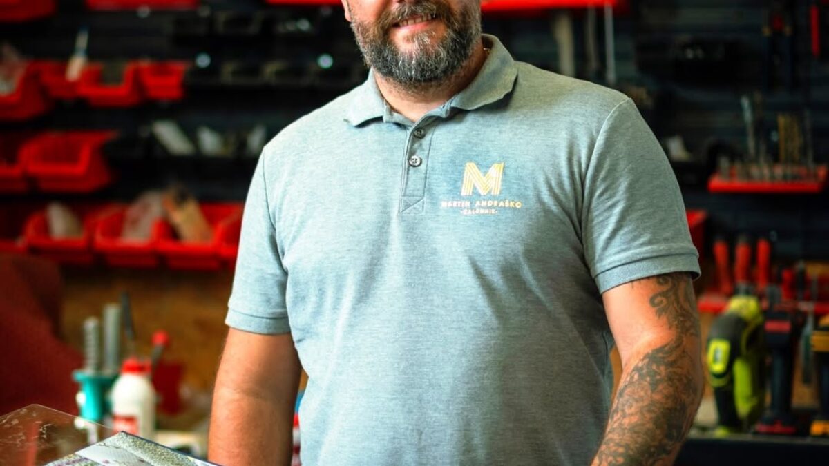 Martin Andraško: 
Chcem sa s vami podeliť o neuveriteľnú správu a zároveň vám všetkým zo srdca  poďakovať. 
​Môj posledný príspevok si pozrelo neuveriteľných 350 000+ ľudí!  A pred pár dňami som sa prehupol cez 13 000