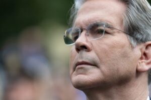 Bessent tvrdí, že New York sa môže „rozpadnúť na prach“, ak si zvolí...