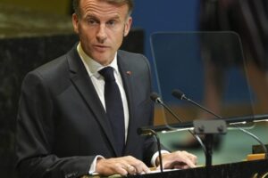 Doprava v New Yorku je taká zlá, že ani Emmanuel Macron nemohol prejsť cez ulicu...