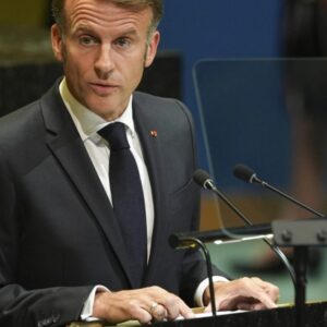 Doprava v New Yorku je taká zlá, že ani Emmanuel Macron nemohol prejsť cez ulicu...